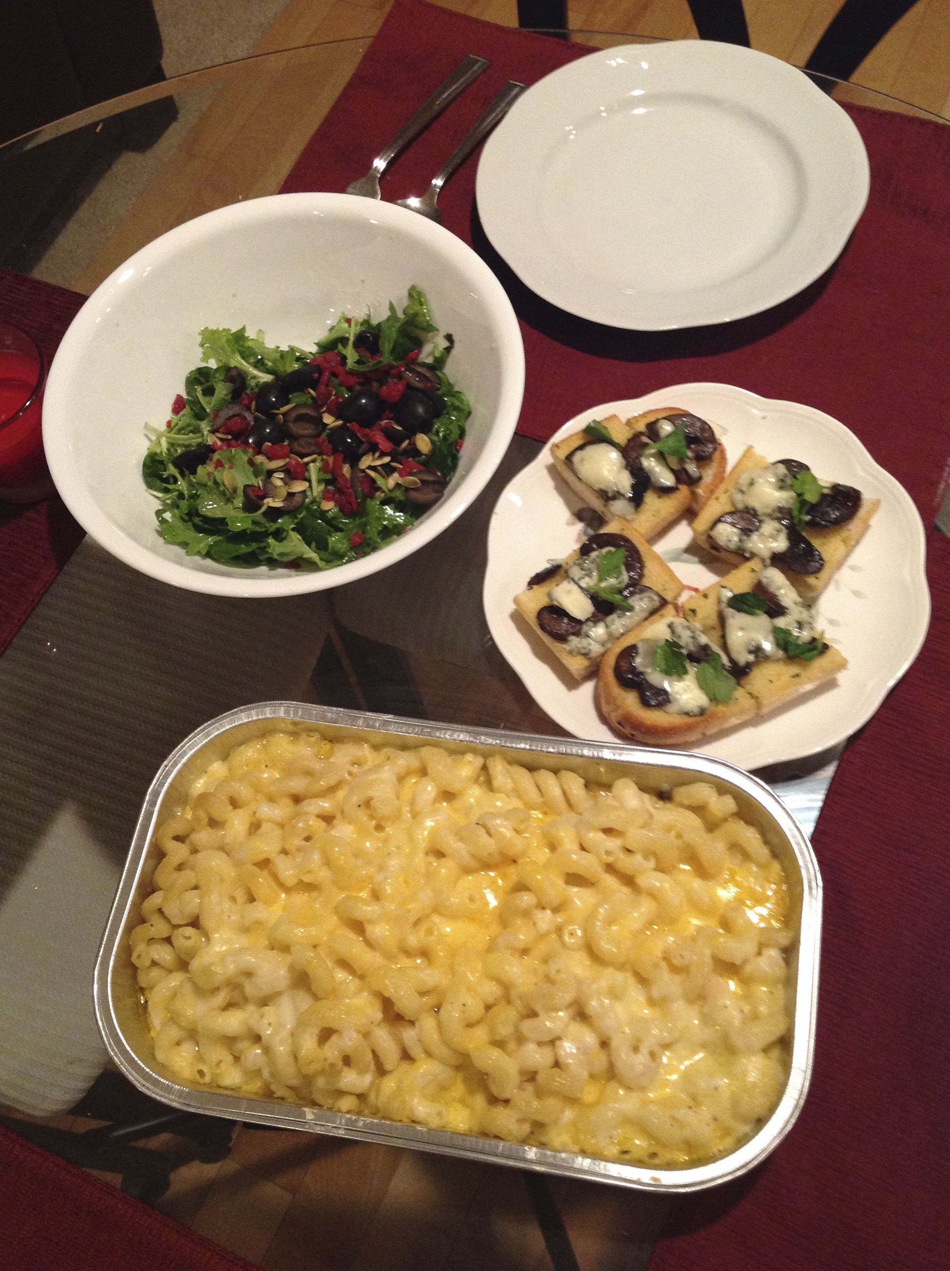 Mac and cheese,salad,mushroom and blue cheese crostini (macandcheese from Costco)