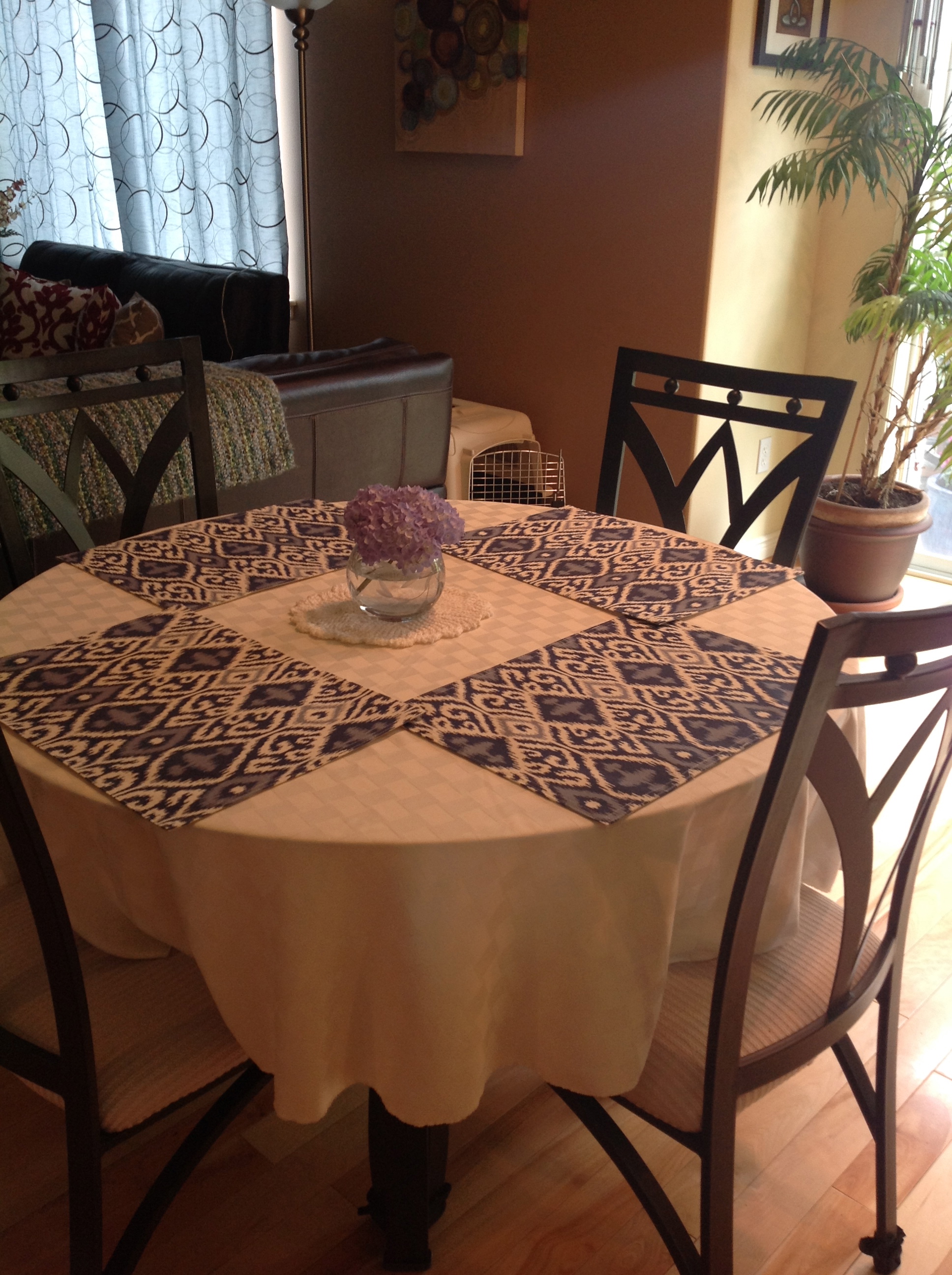 everyday dining table with fresh hydrangea