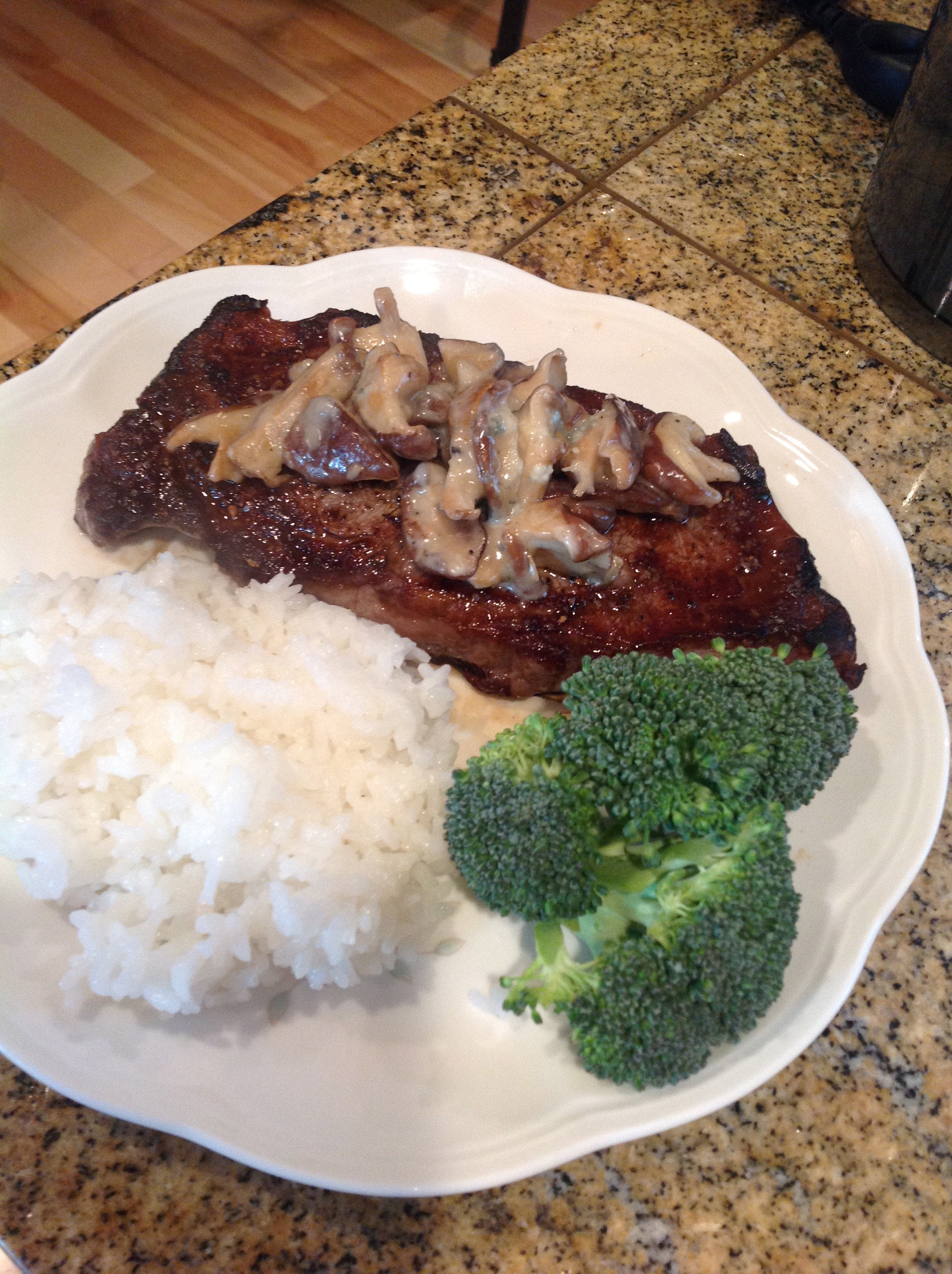 steak,shitake mushrooms,broccoli