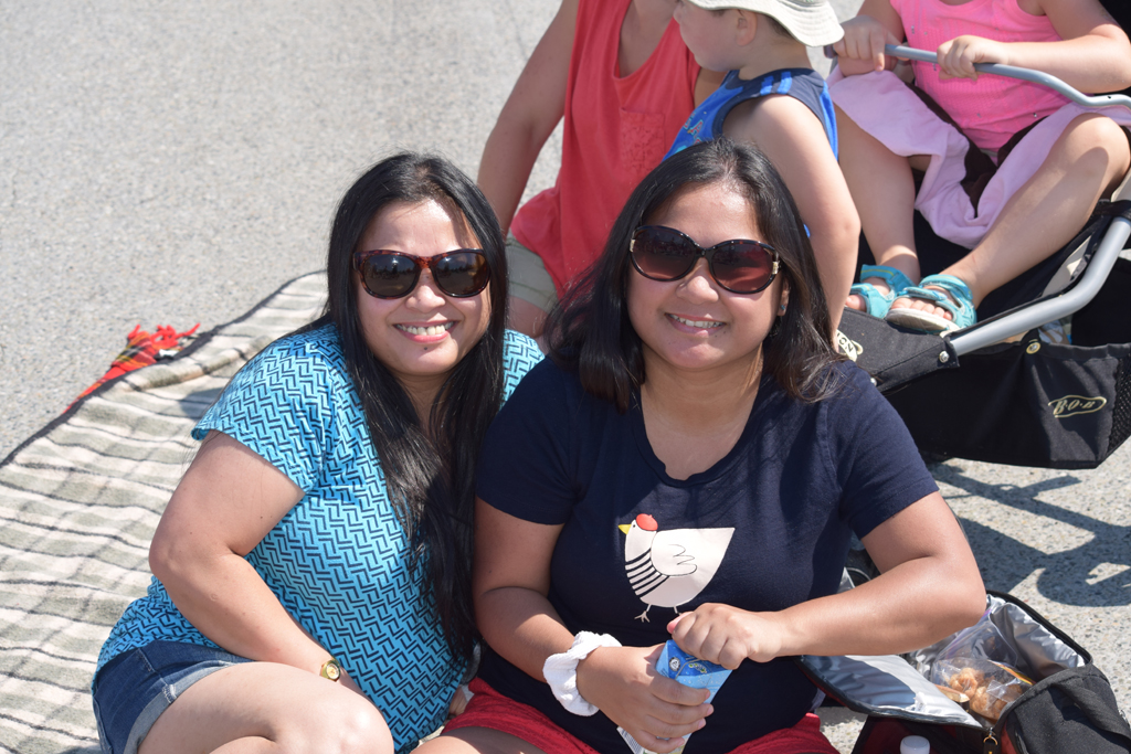 Sis and I having a little picnic with friends while waiting for the Blue Angels!