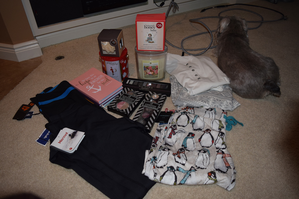 Homegoods: I got workout pants,PJ sets,notebooks,makeups,candle,philosophy stuff