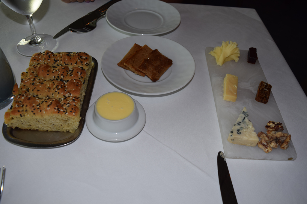 mascarpone bread and cheeses