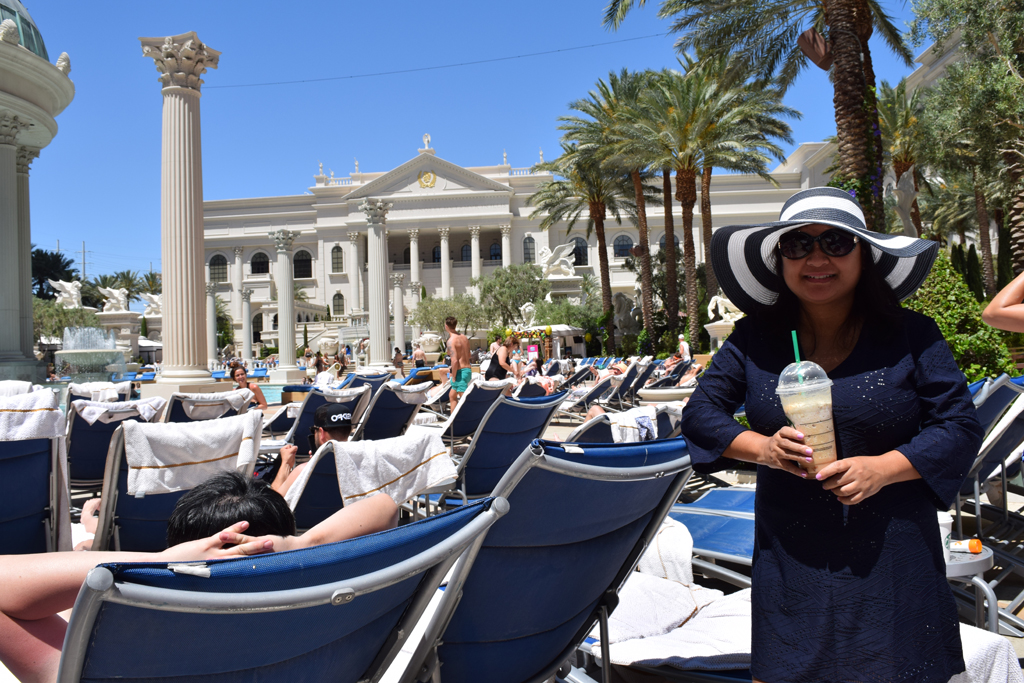 Pool time (Caesars Palace, I love this place)
